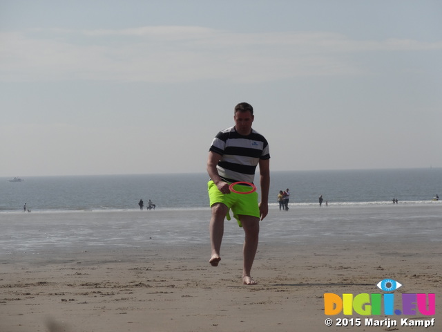 DSC02647 Rick catching frisbee